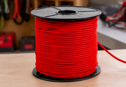 Corde élastique rouge : le sandow visible et polyvalent pour fixer, tendre et sécuriser